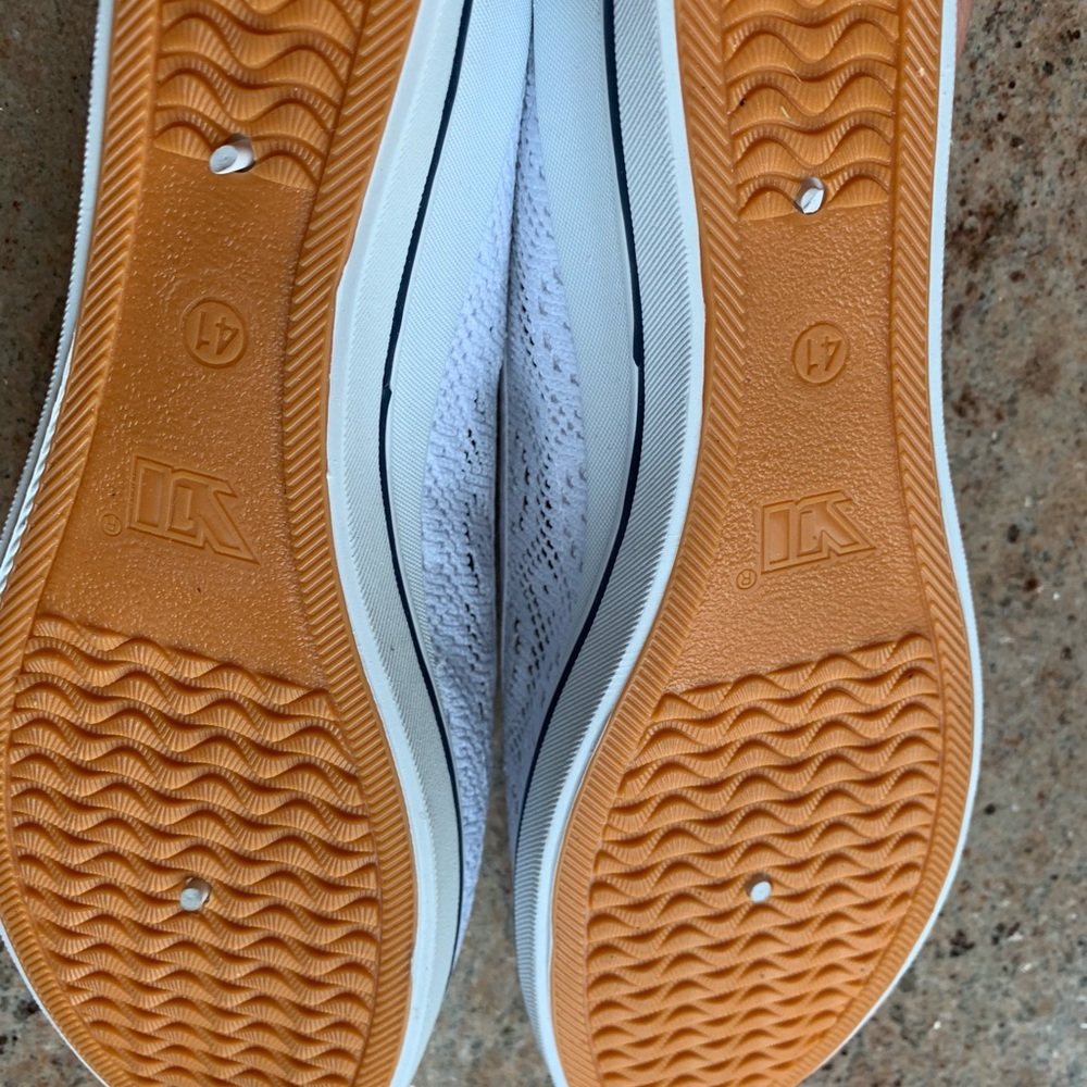 Shoes - Picture 2 of 3